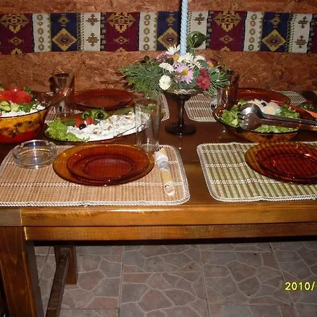 Konukevi Veselata Dolna Banya